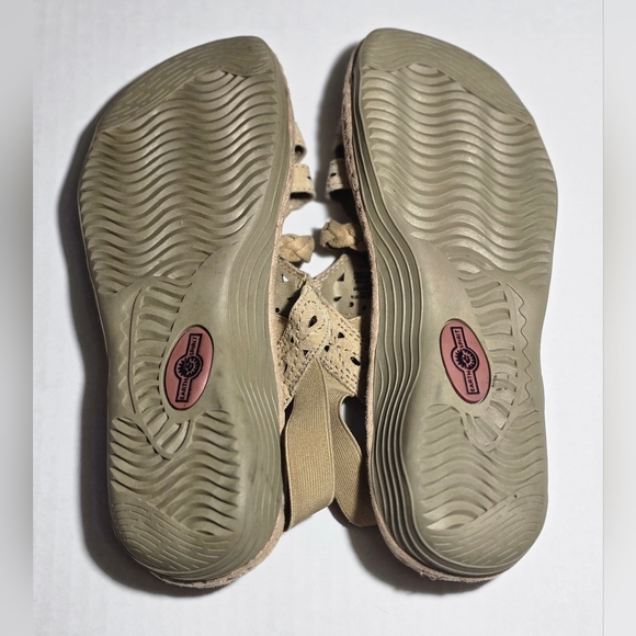 Earth Spirit Women's 8.5 Tan Sandals w/ Beaded Details In EXCELLENT CONDITION - Picture 9 of 11
